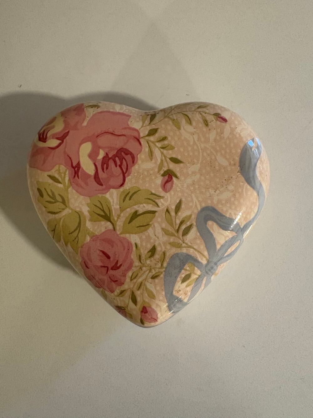 Vintage Russ Ceramic Pink Heart Trinket Box with Bows READ DESCRIPTION